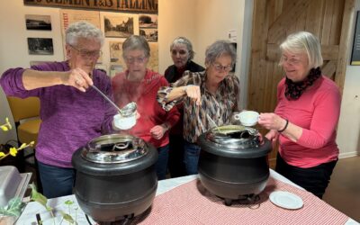 Activiteiten 65+ Gezellige maaltijd met verrassings-gerechten.